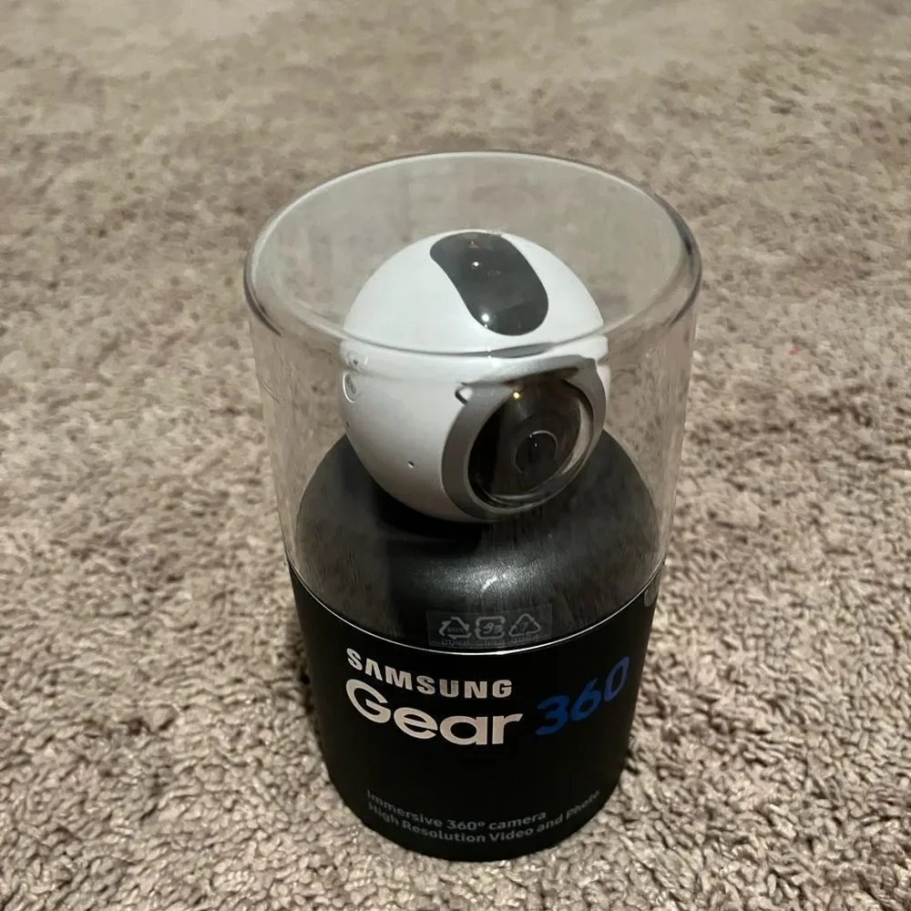 Samsung Gear 360 Real 360° High Resolution VR Camera